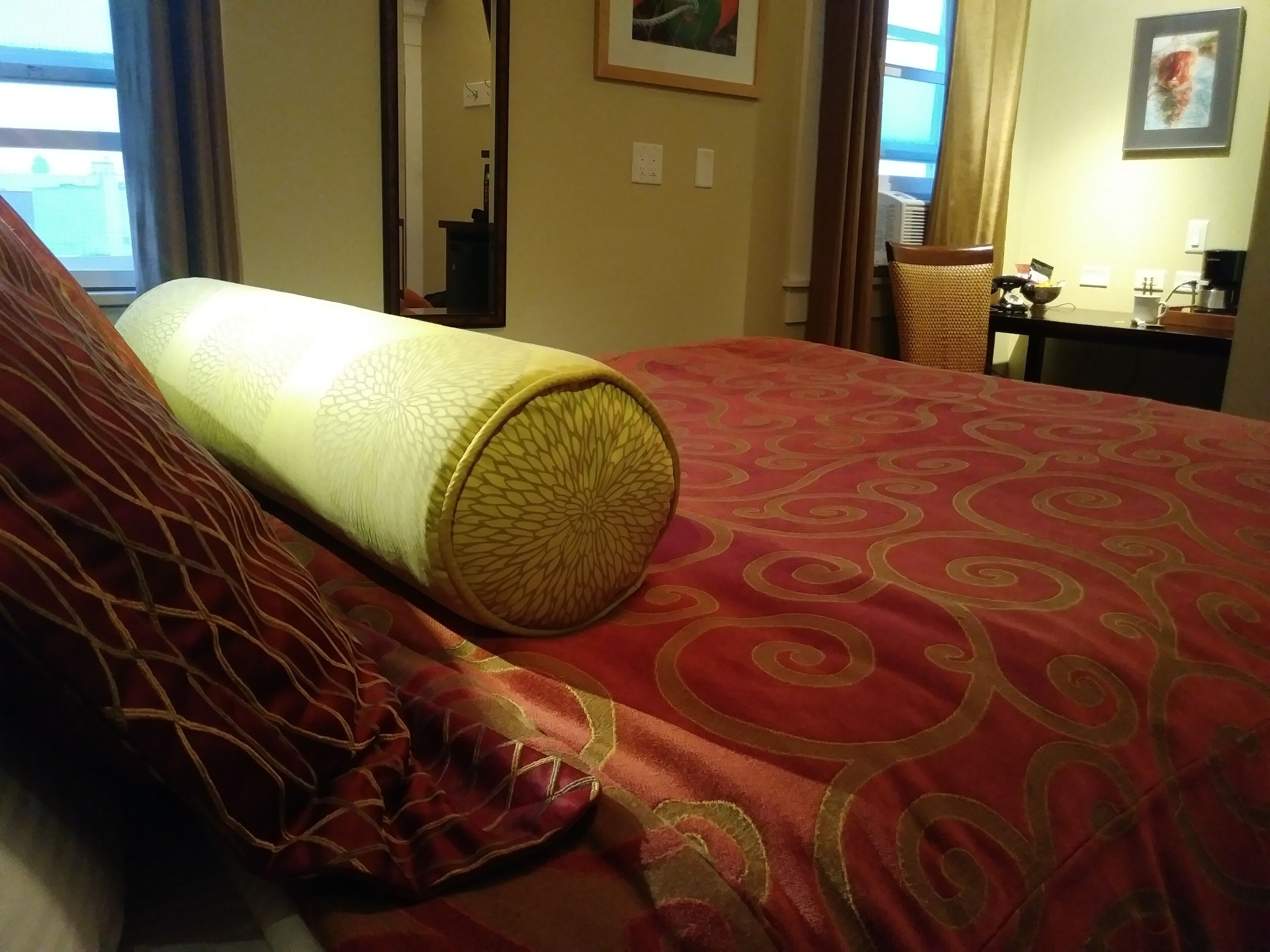 1 bedroom, premium bedding, pillow-top beds, desk