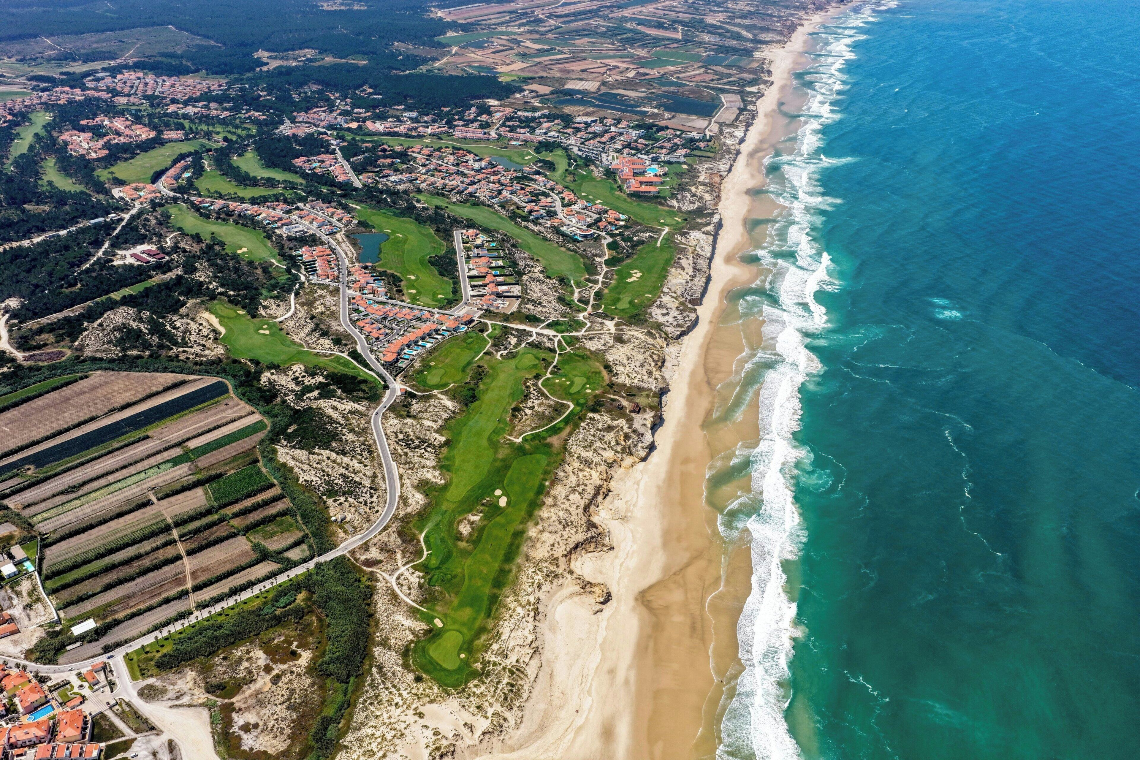 Ubicación cercana a la playa y arena blanca