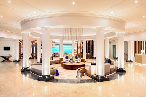 Lobby lounge, ocean views, open daily
