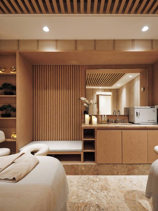 Couples treatment rooms, body treatments, aromatherapy, body wraps