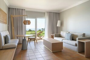 Premium Room, 1 King Bed (Oceanfront) | Living area