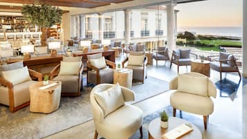 Lobby lounge, ocean views, open daily