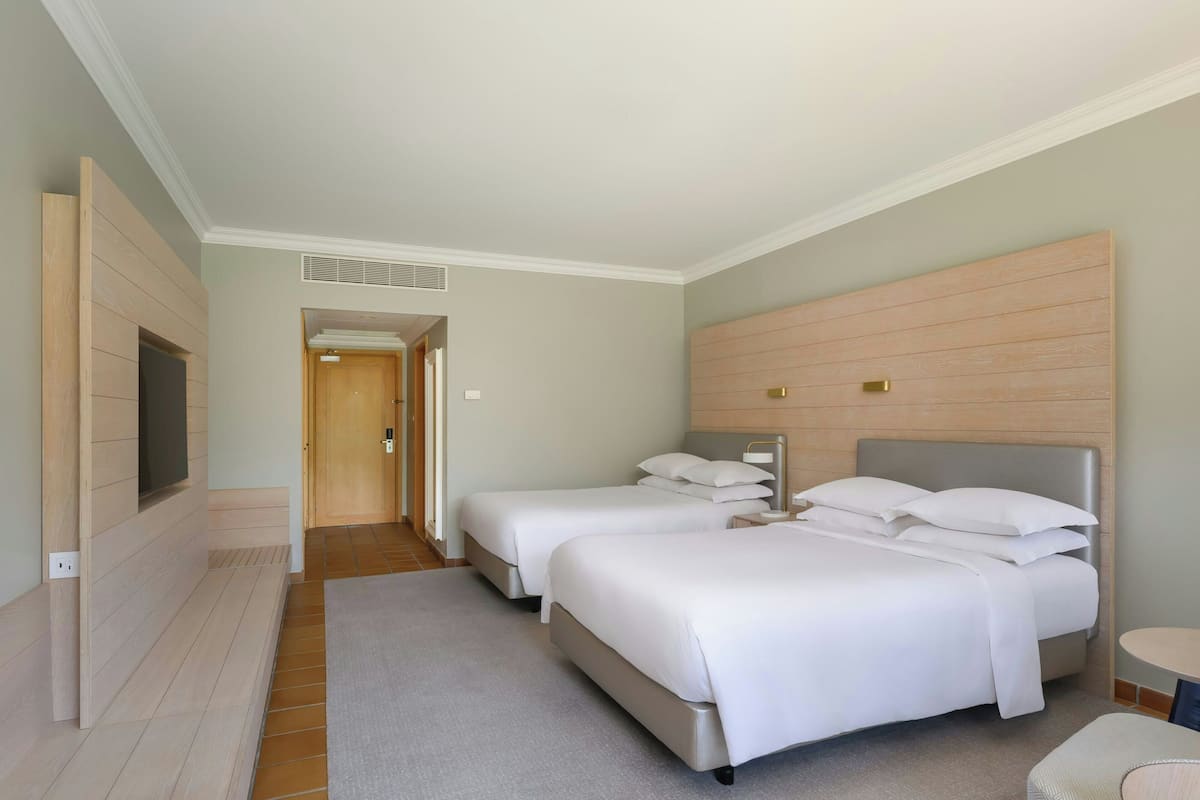 1 bedroom, hypo-allergenic bedding, down comforters, minibar