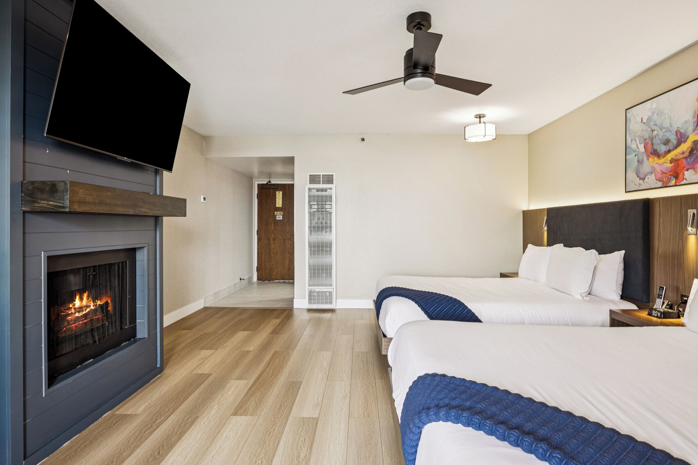 Premium 2 Queens Fireplace Partial Bay View