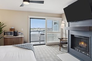 Premium bedding, memory foam beds, individually furnished - 456 Embarcadero Inn & Suites (Morro Bay)