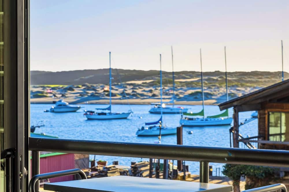 456 Embarcadero Inn & Suites