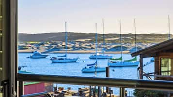 Deluxe-værelse - 2 queensize-senge - delvis havudsigt | Premium-sengetøj, senge med madrasser af memory foam