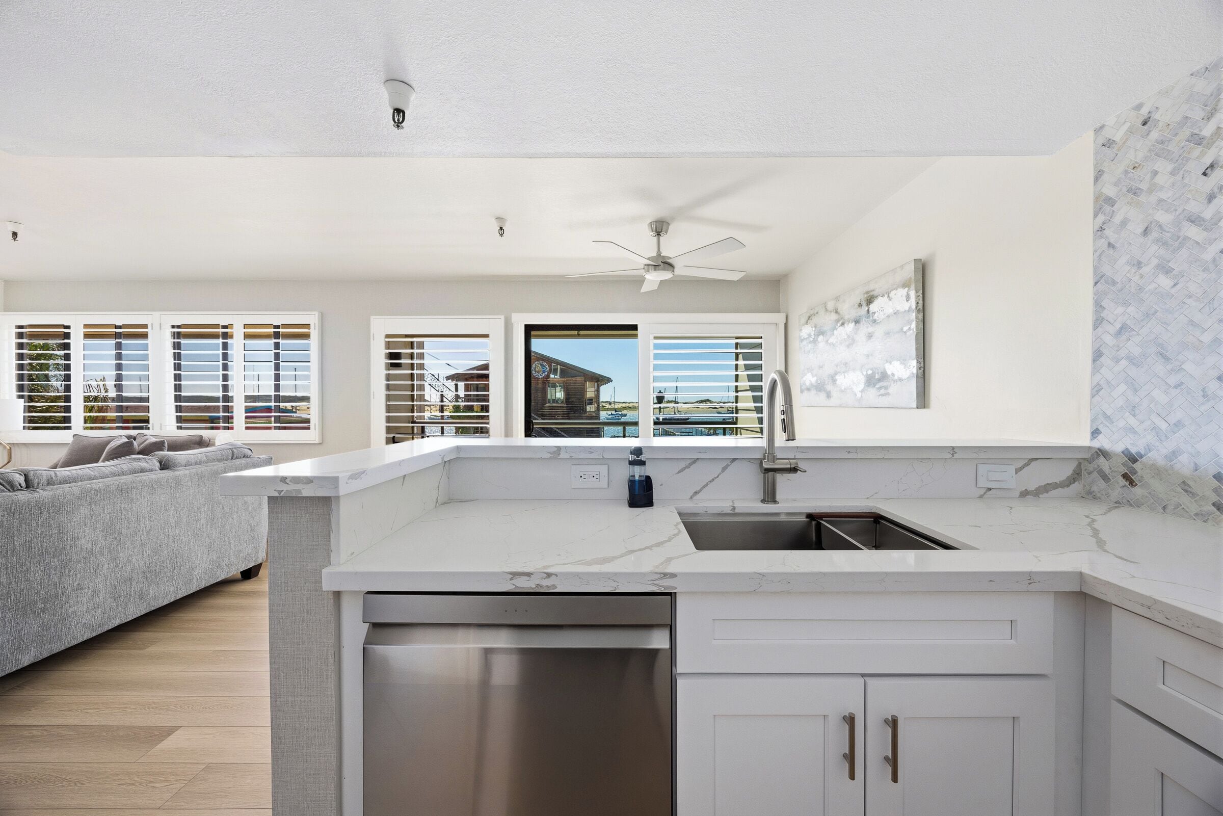 Luxury King-Queen-Sofa (Family Suite) Full Harbor View – Non Pet Friendly | Private kitchen