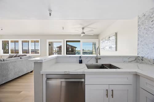 Luxury King-Queen-Sofa (Family Suite) Full Harbor View – Non Pet Friendly | Private kitchen