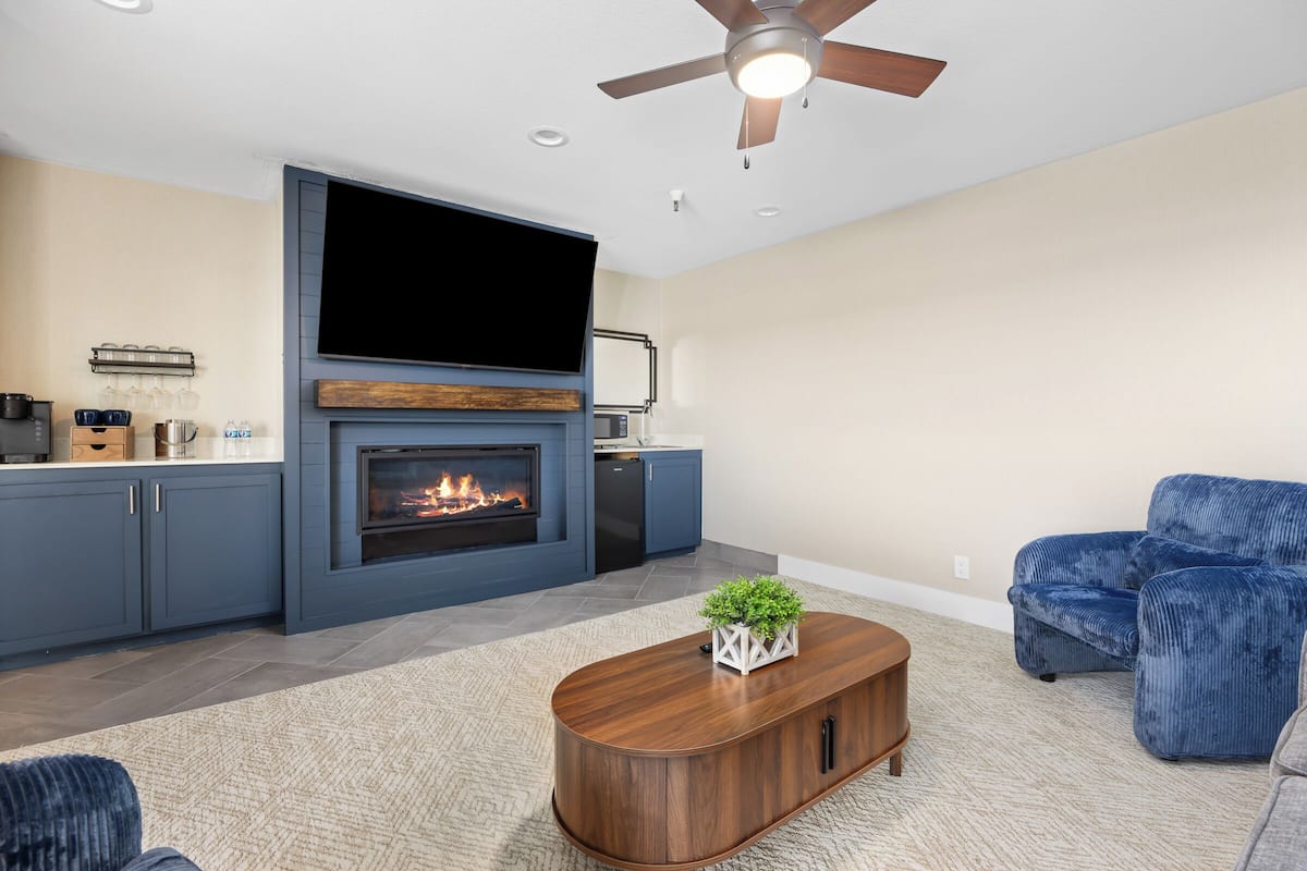 Luxury King-Sofa (Corner Suite) Full Harbor View – Non Pet Friendly | Living area | Flat-screen TV