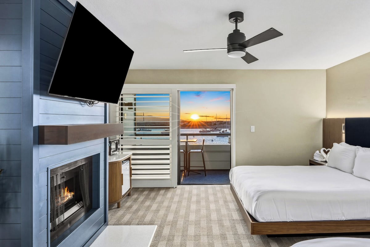 Deluxe Room, 2 Queen Beds, Ocean View | Premium bedding, memory foam beds, individually furnished