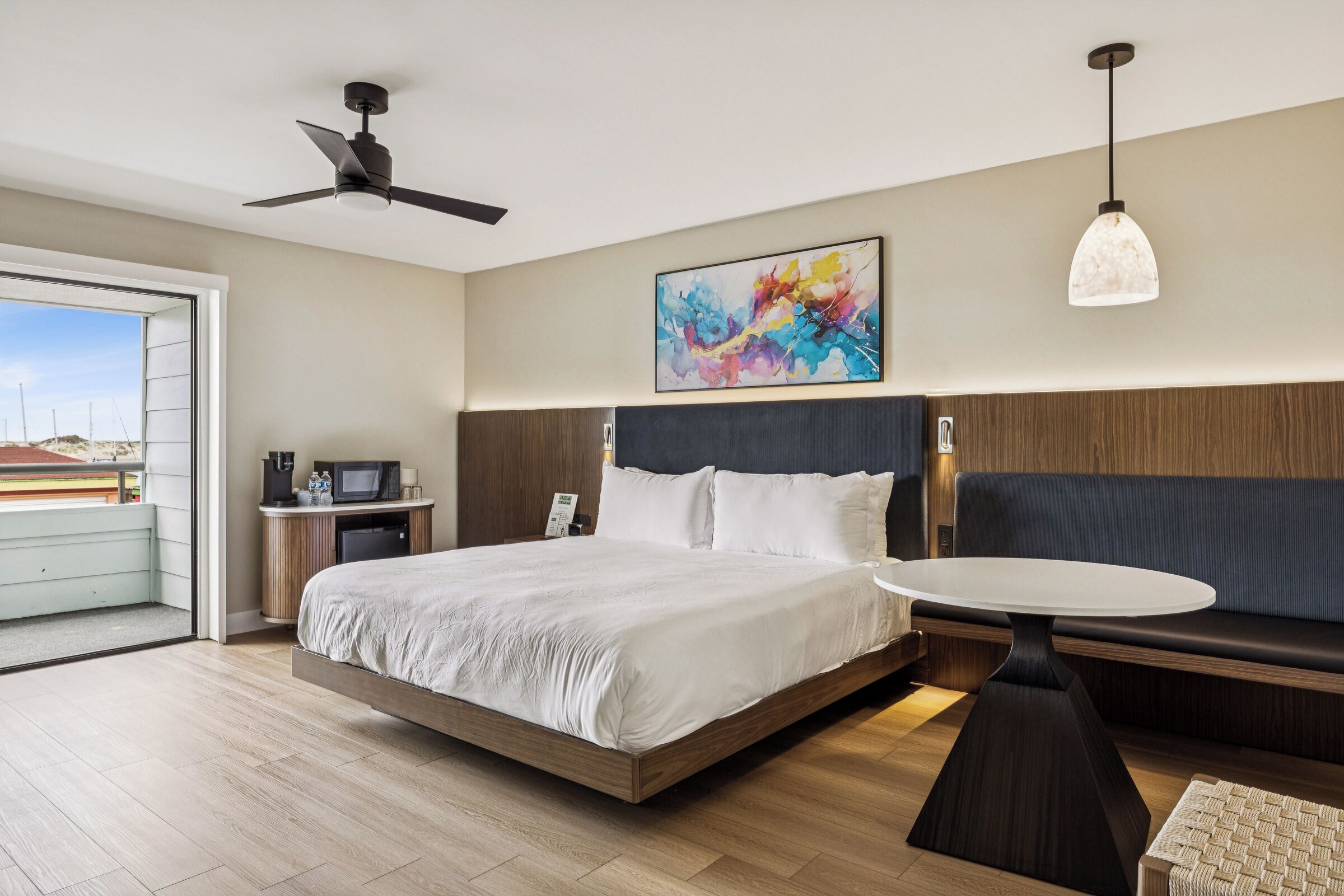 Deluxe Room, 1 King Bed, Partial Ocean View