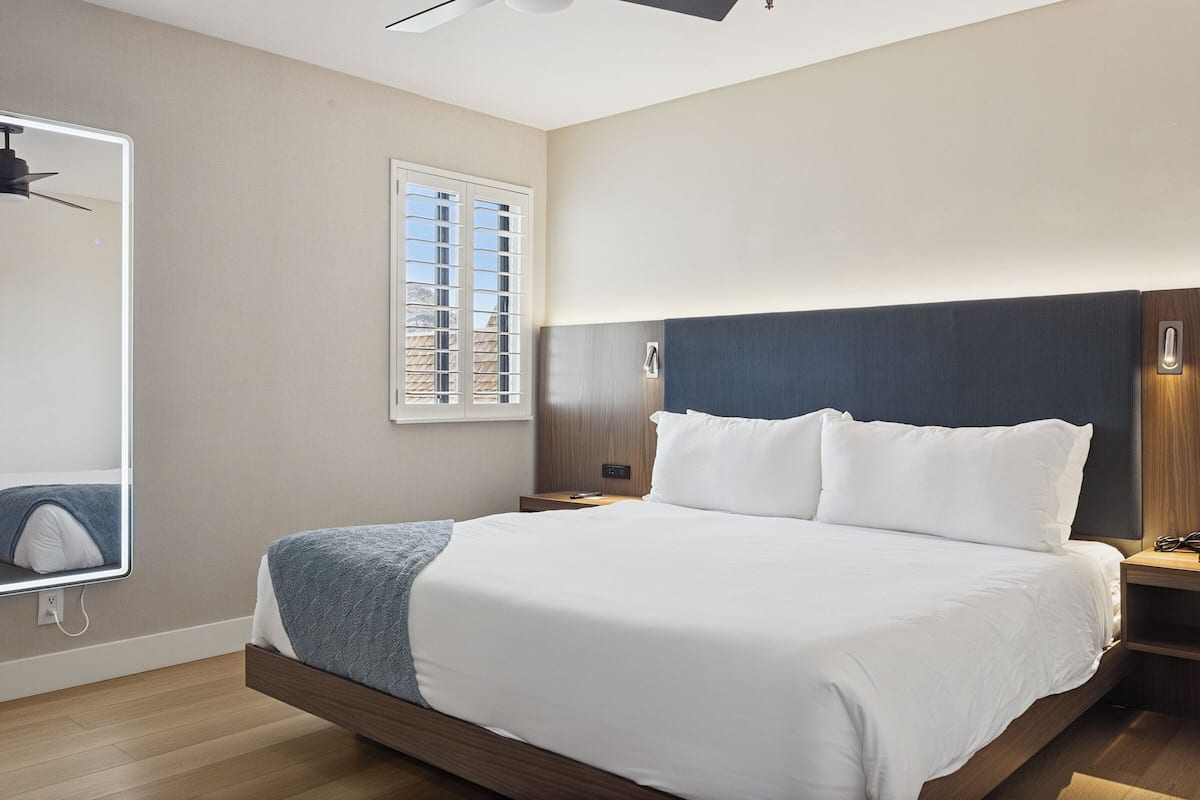 Standard Room, 1 King Bed | Premium bedding, memory foam beds, individually furnished