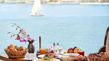 Daily buffet breakfast (USD 15 per person)