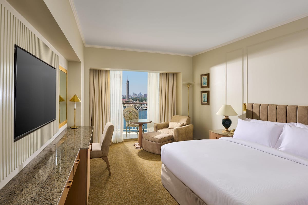 Room, 1 King Bed, Corner | 1 bedroom, minibar, in-room safe, individually decorated