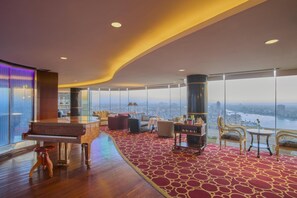 8 restaurants; breakfast, lunch, and dinner served - Hilton Cairo Grand Nile (Cairo)
