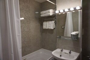 Standard-Doppelzimmer | Badezimmer