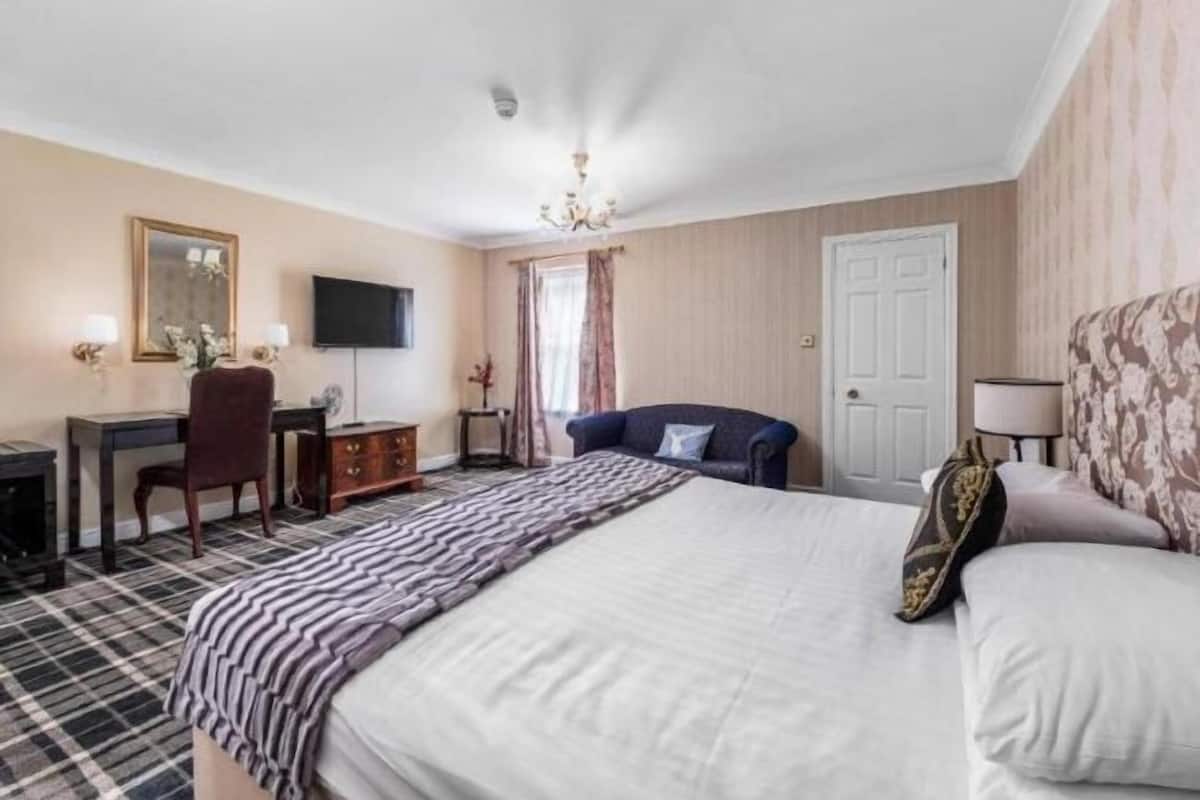 In-room safe, iron/ironing board, bed sheets