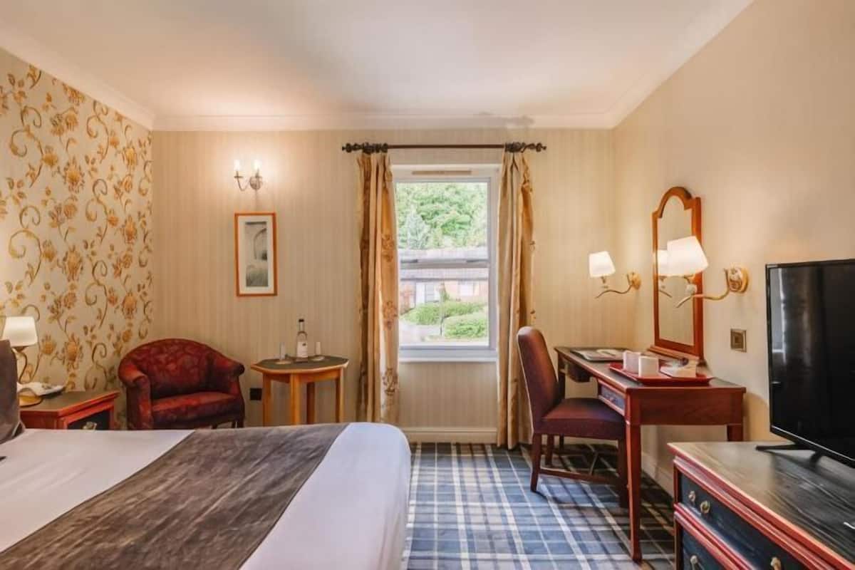 In-room safe, desk, iron/ironing board, free cots/infant beds