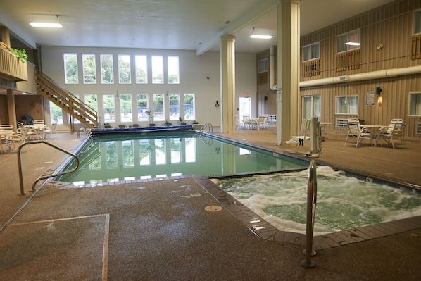 Indoor pool, seasonal outdoor pool, pool loungers