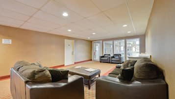 Área de estar no saguão