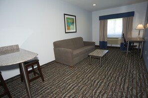 Deluxe Suite, Multiple Beds | Living room | 40-inch LED TV with cable channels, TV