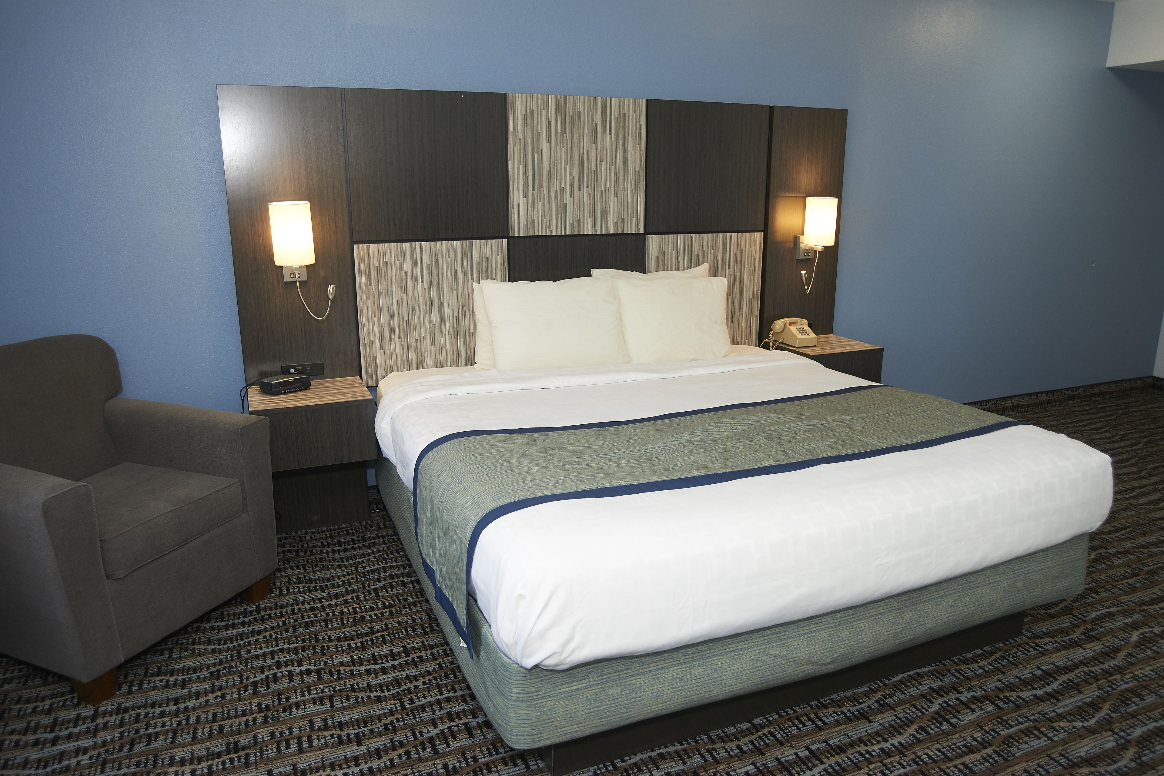 suite, 1 kind bed | 1 bedroom, desk, blackout curtains, iron/ironing board