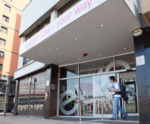 Front of property - Euro Hostel Glasgow (Glasgow)