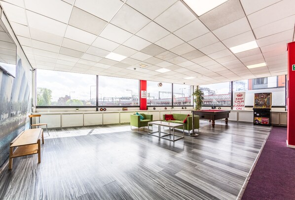 Petit déjeuner, déjeuner et dîner servis sur place