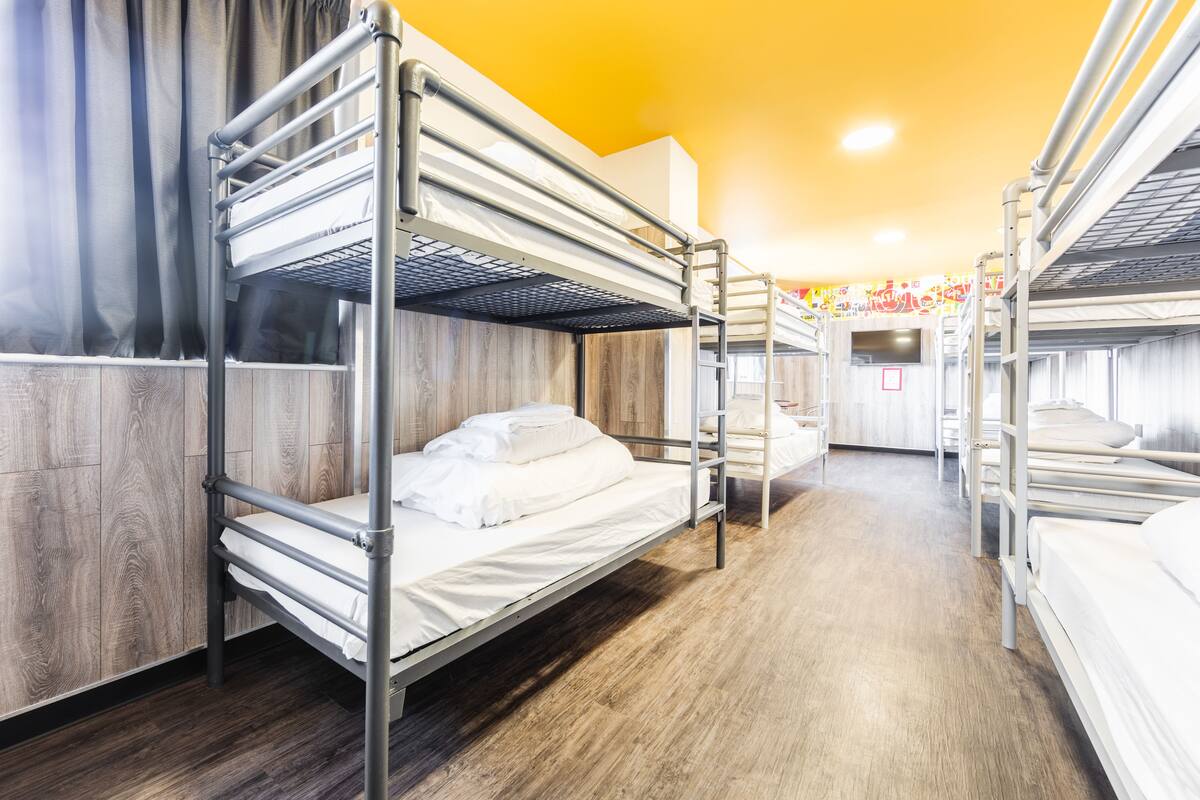 Geluiddichte muren, gratis wifi, beddengoed