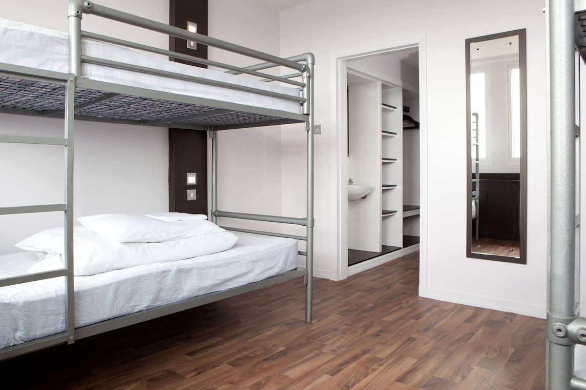 Soundproofing, free WiFi, bed sheets