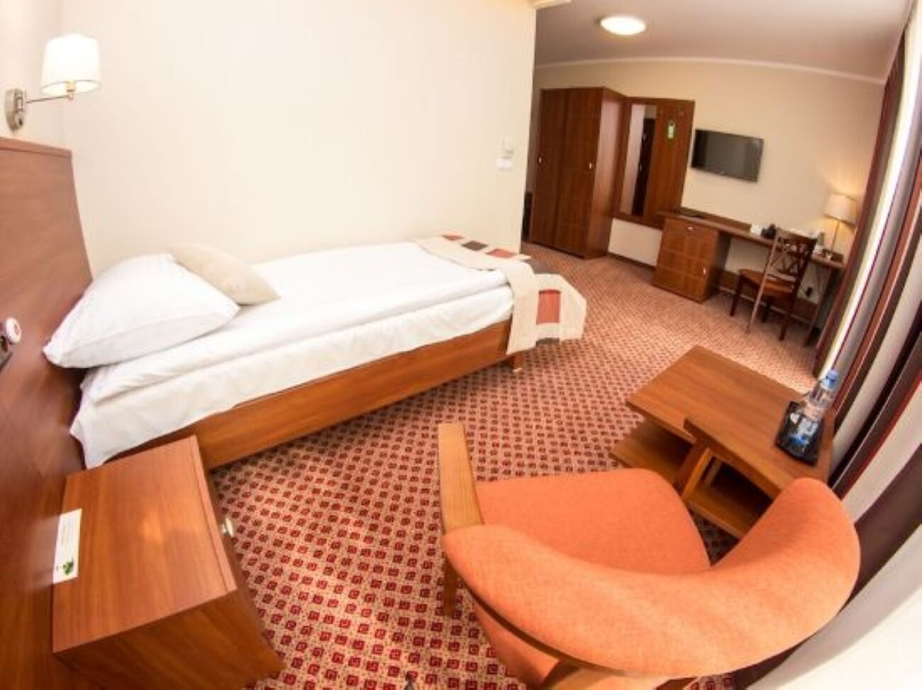 Premium bedding, pillowtop beds, desk, free WiFi