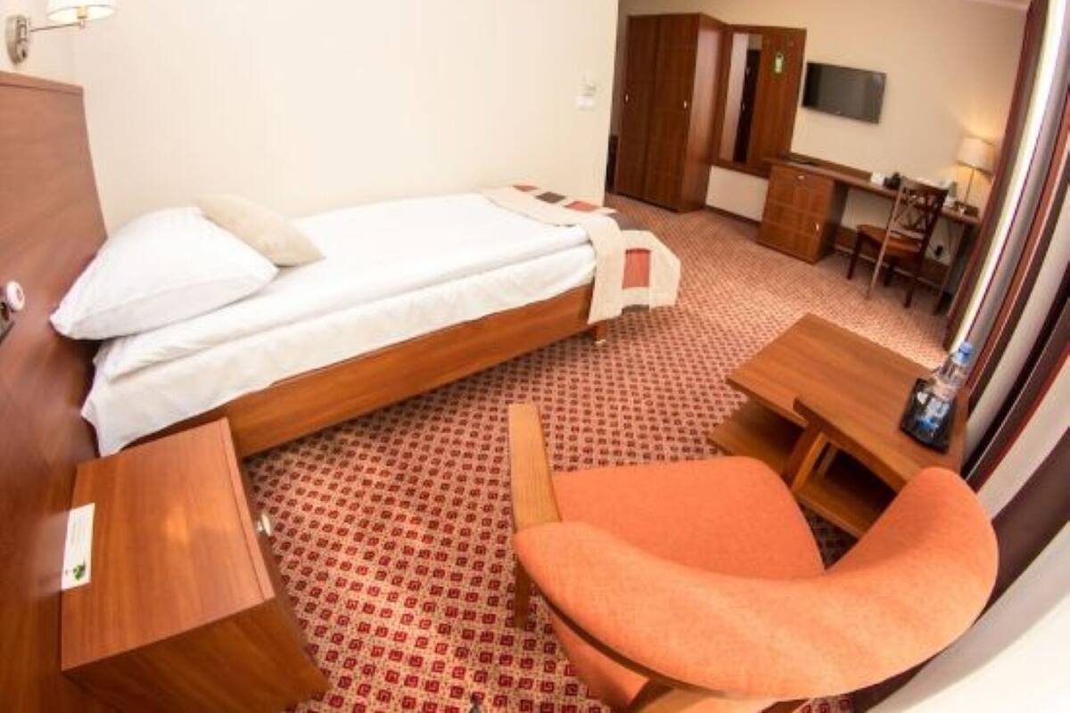 Premium bedding, pillow-top beds, desk, free WiFi