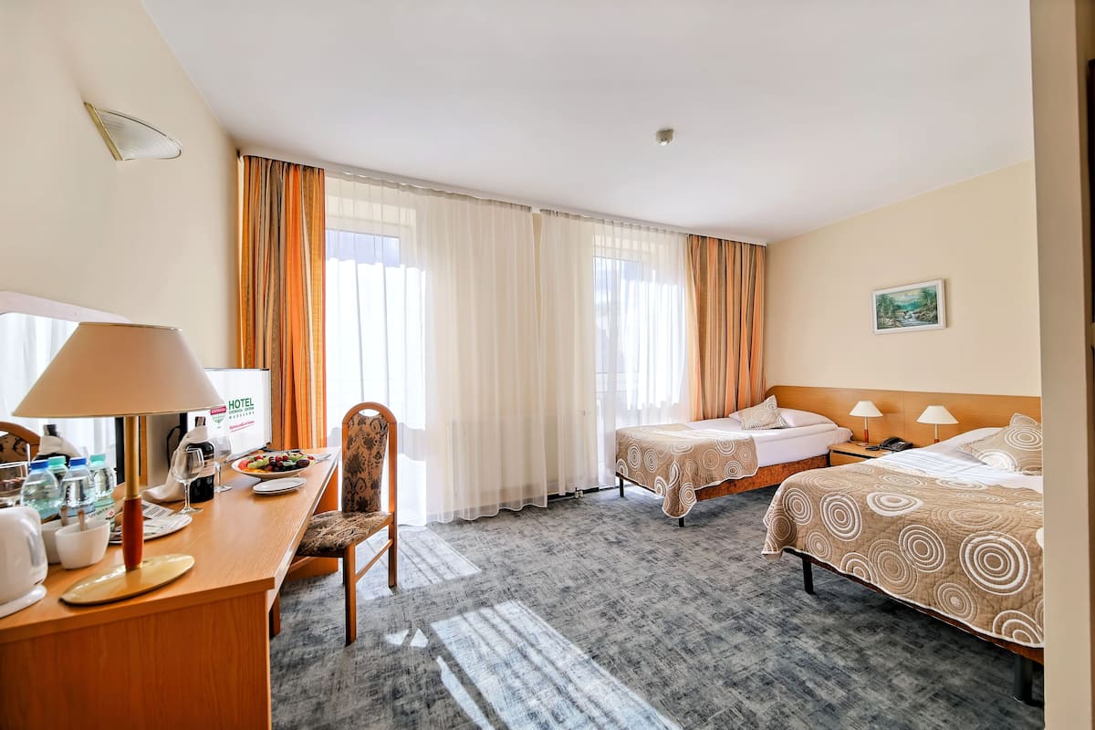 Standard Twin Room | 1 bedroom, premium bedding, pillowtop beds, desk