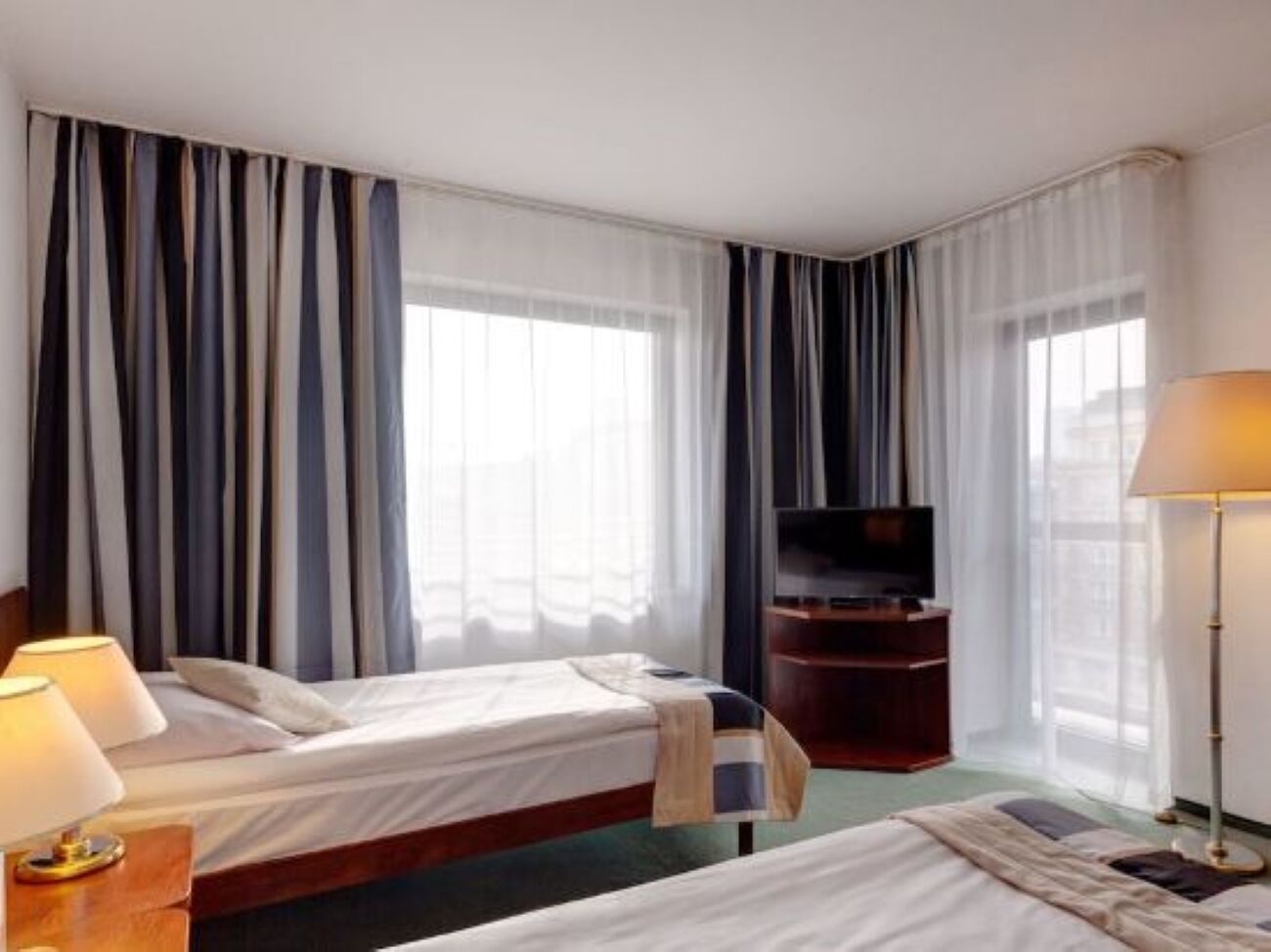 Premium bedding, pillowtop beds, desk, free WiFi