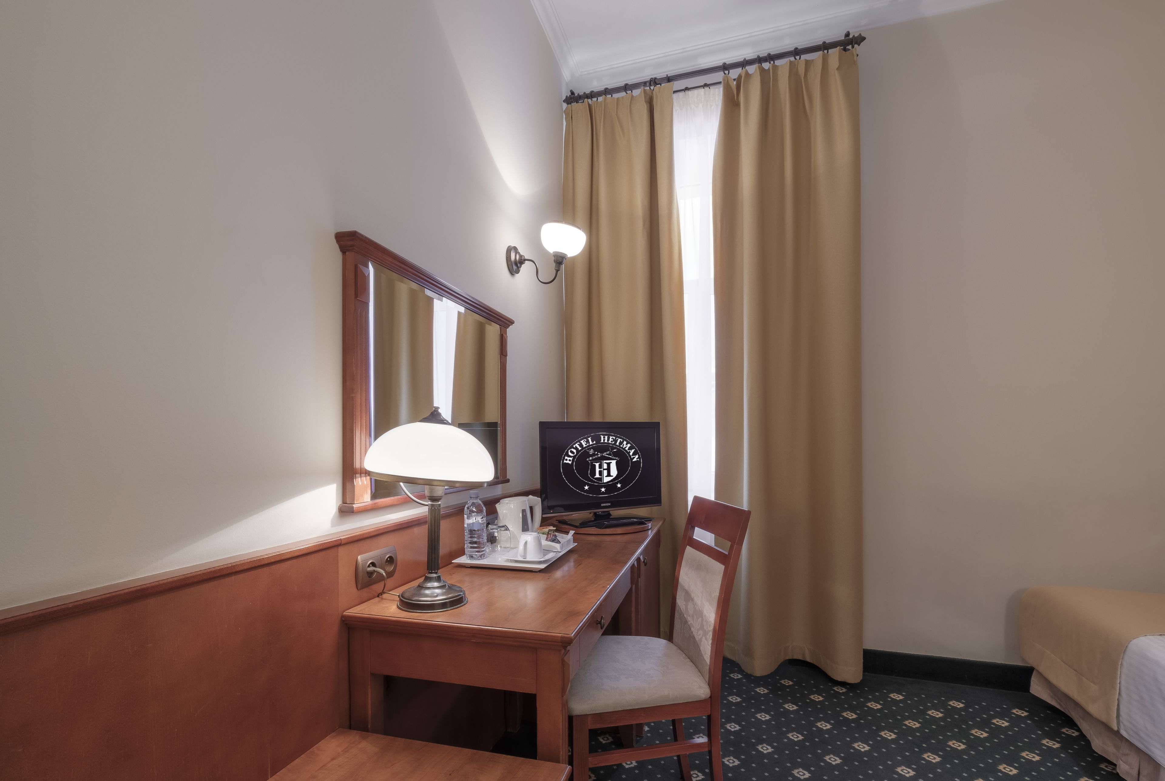 desk, laptop workspace, free wifi, bed sheets