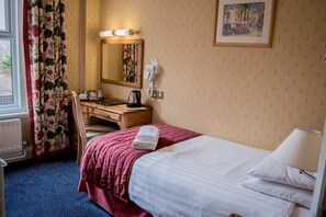 一單人床客房 | 書桌、熨斗/熨衫板、床單、鬧鐘