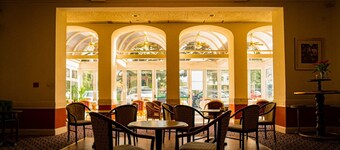 Elstead Hotel
