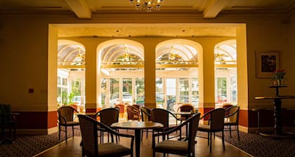 Elstead Hotel