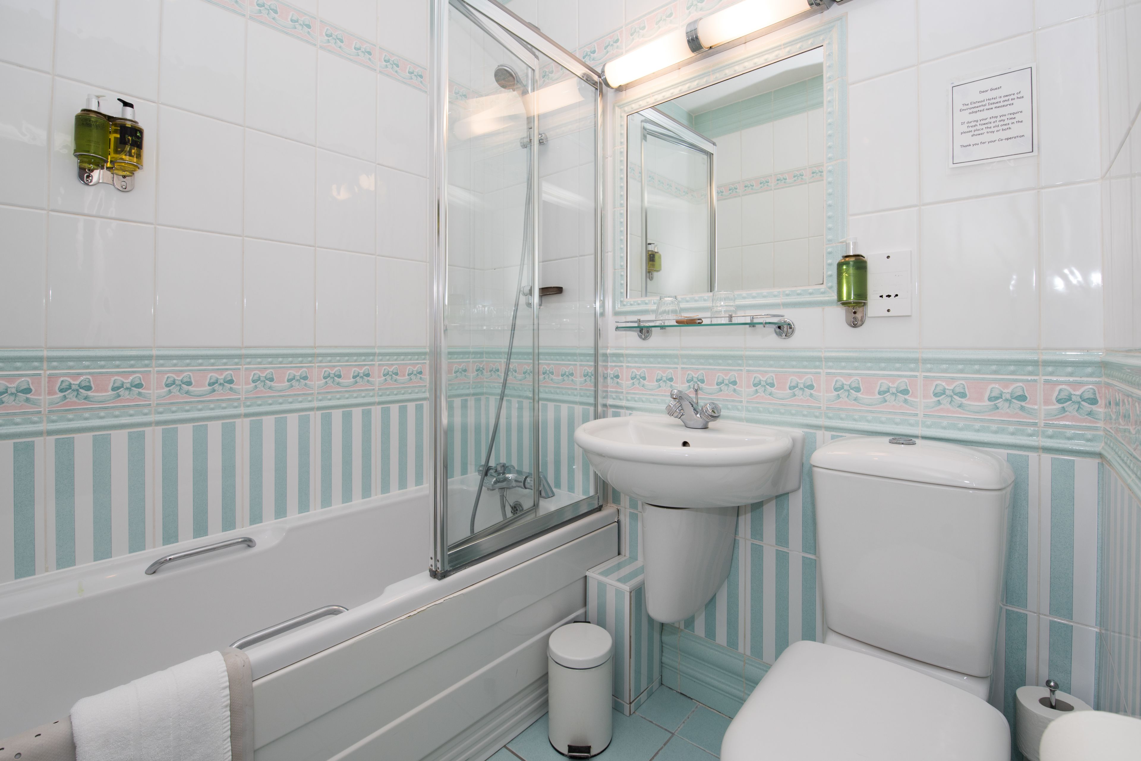 standard double room | bathroom | bathtub, free toiletries, hair dryer, towels