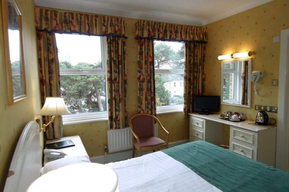 standard double room | desk, iron/ironing board, bed sheets, alarm clocks