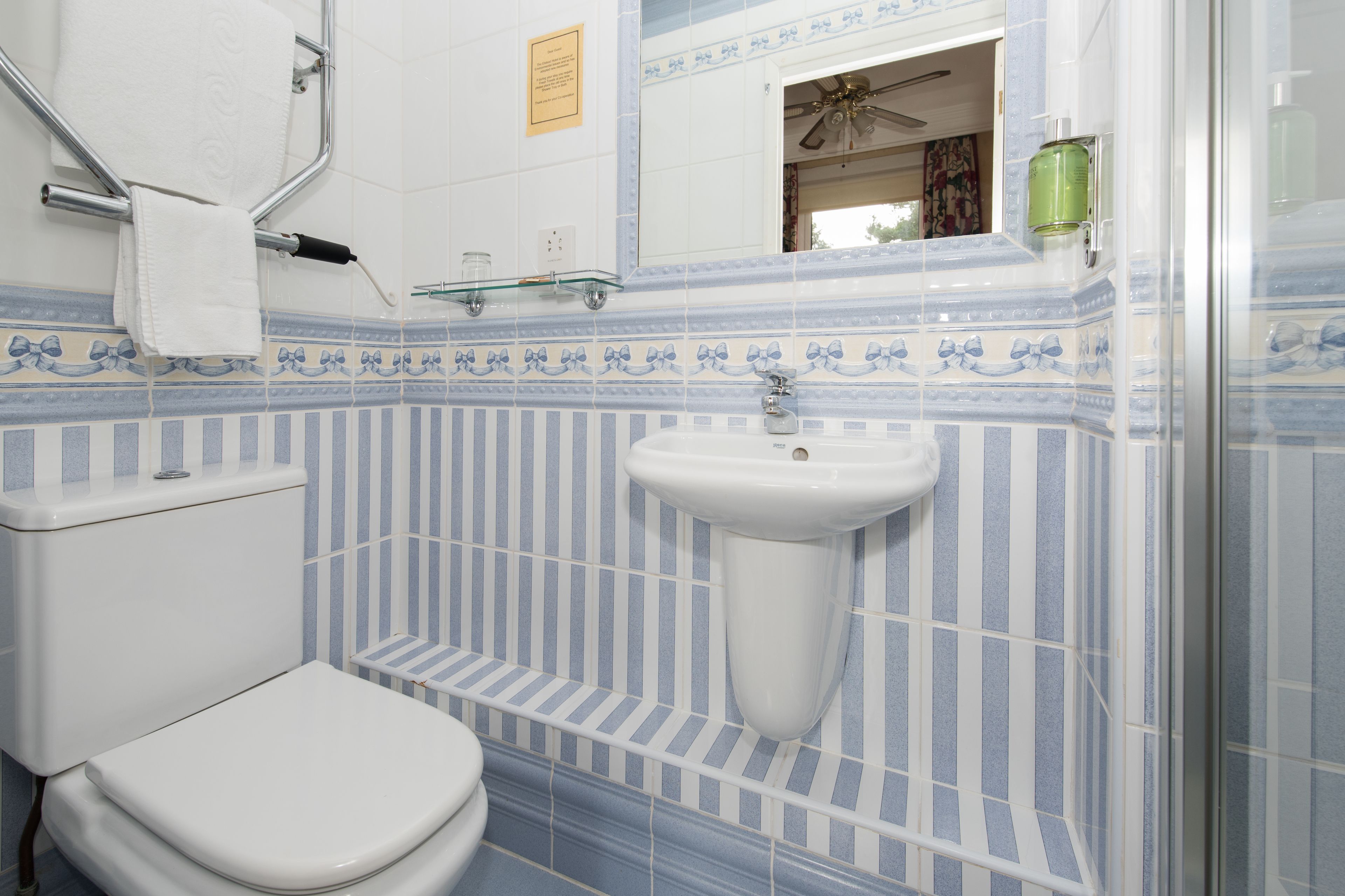 single room | bathroom | bathtub, free toiletries, hair dryer, towels