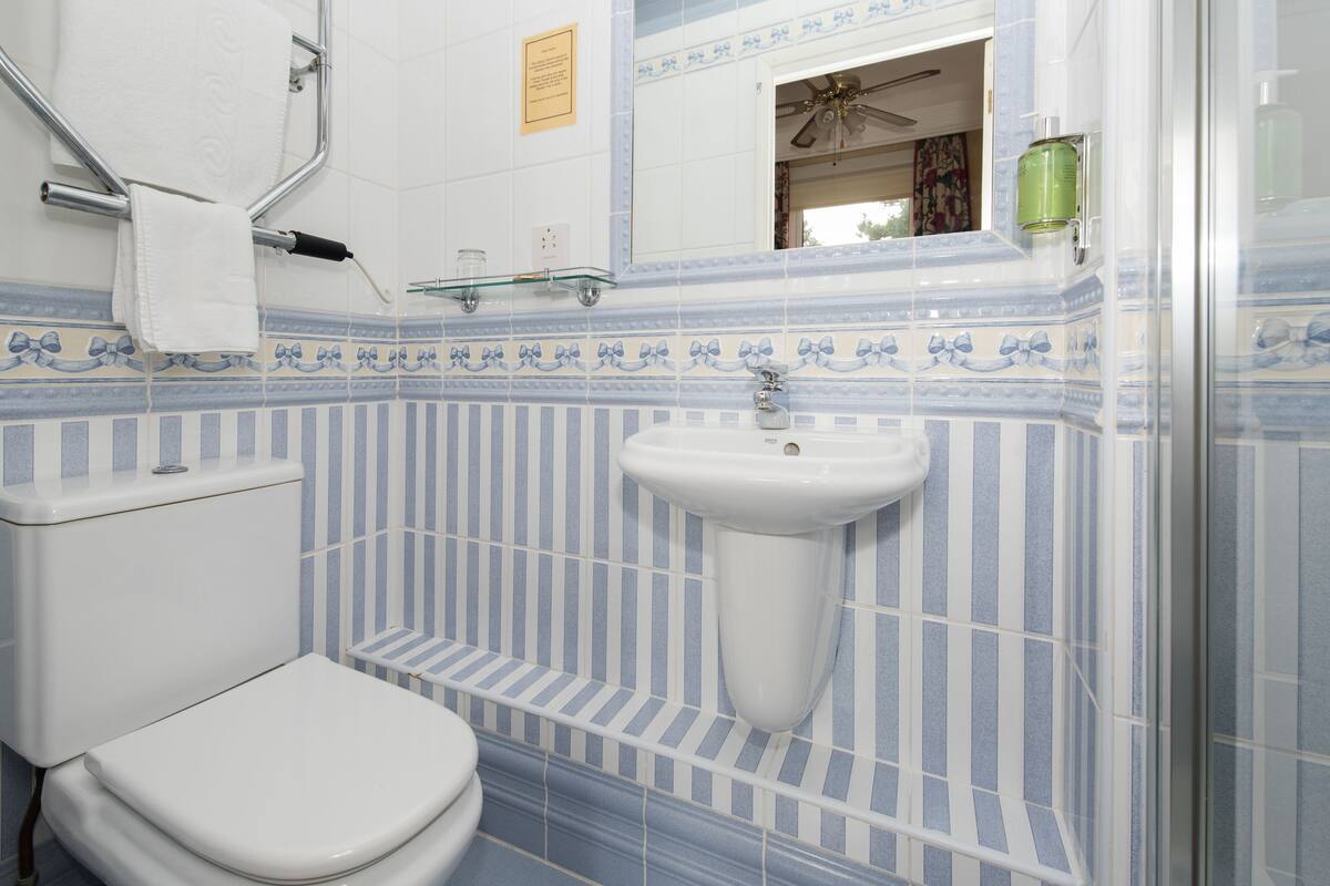 single room | bathroom | bathtub, free toiletries, hair dryer, towels