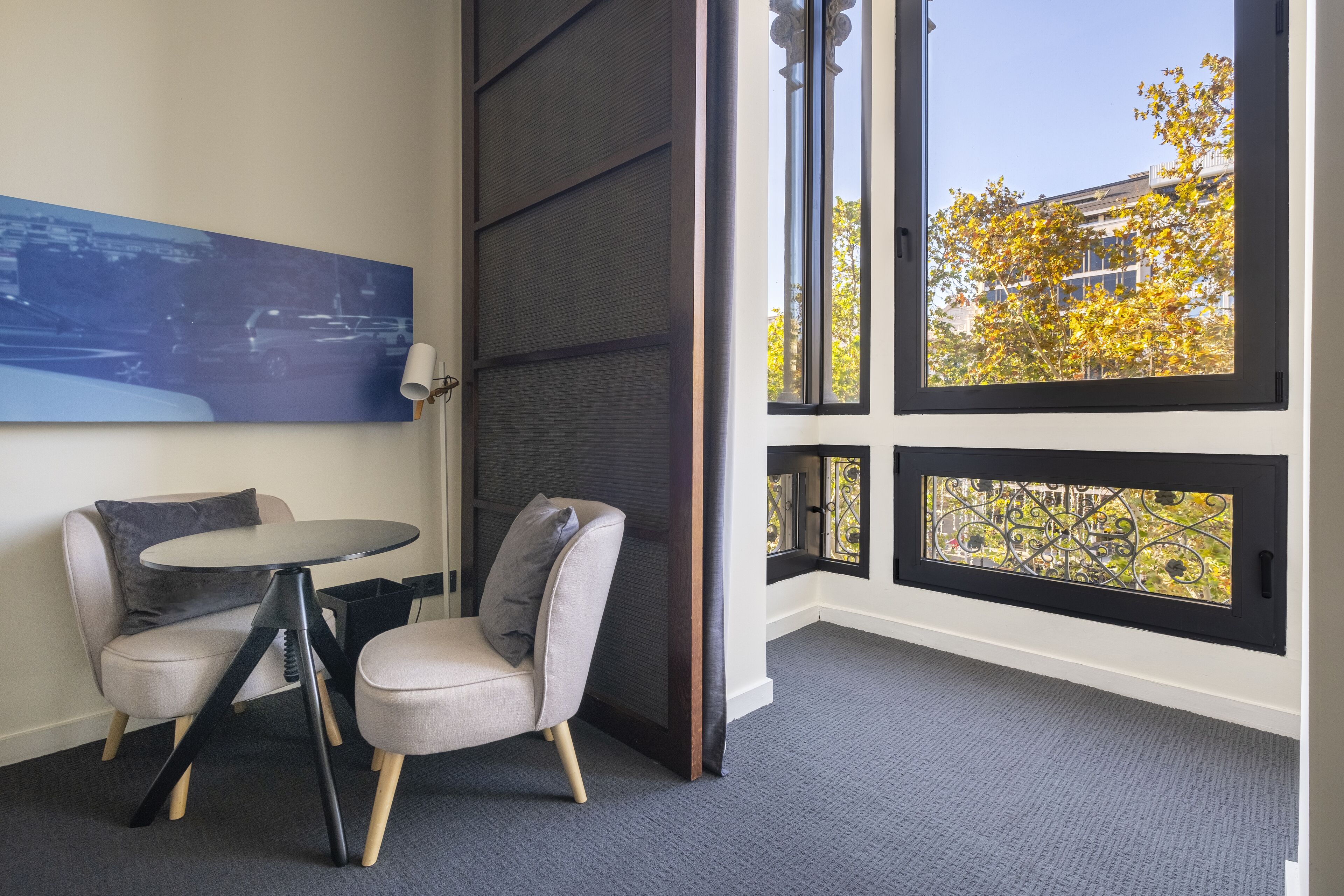 deluxe room | 1 bedroom, minibar, in-room safe, soundproofing