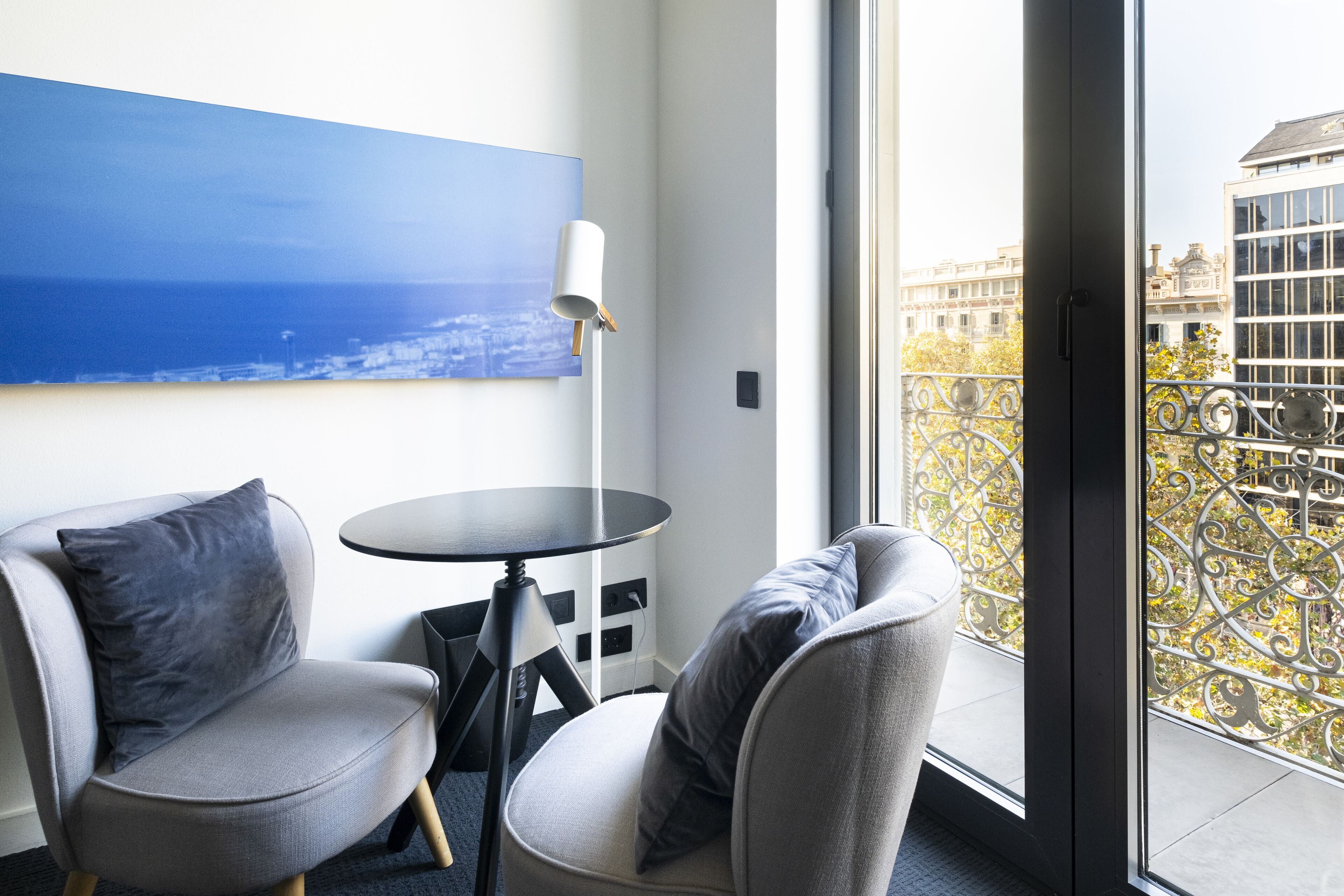 deluxe room | 1 bedroom, minibar, in-room safe, soundproofing