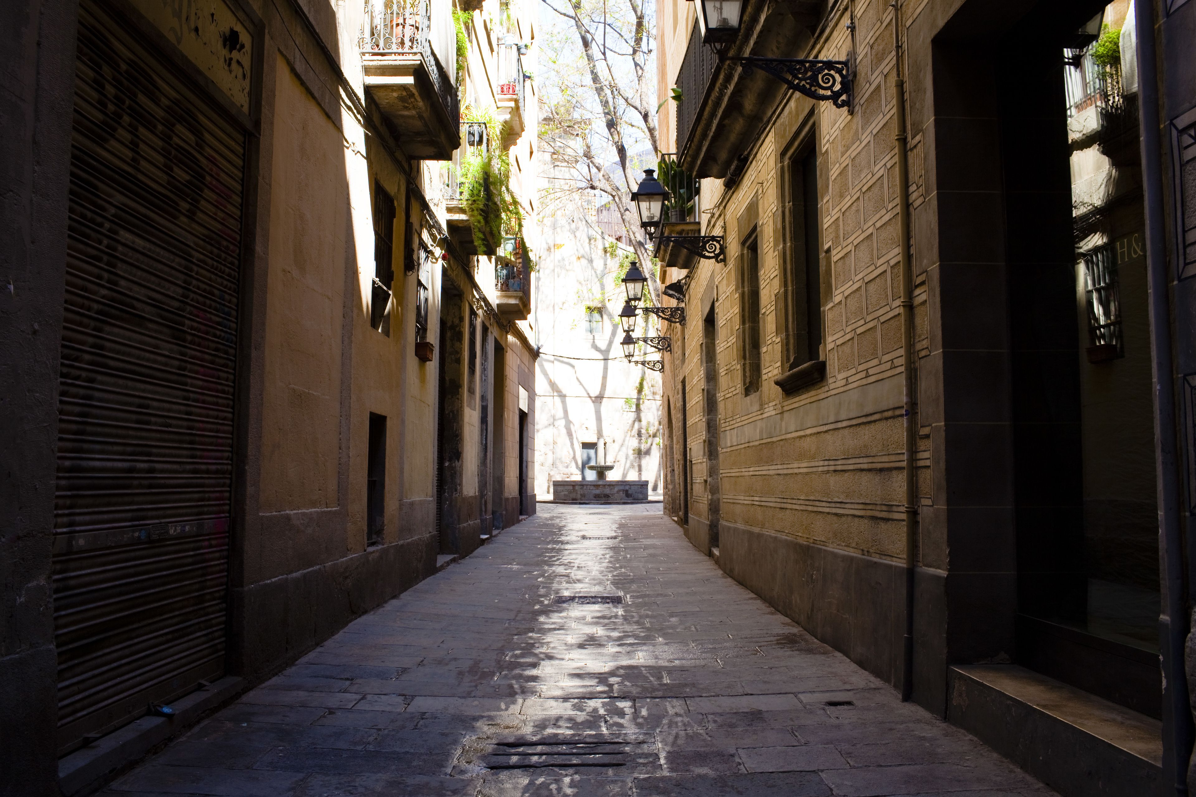 classic double or twin room, city view | exterior