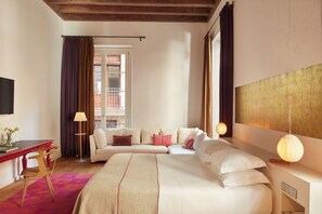 Premium bedding, minibar, in-room safe, desk - Hotel Neri Relais & Chateaux (Barcelona)