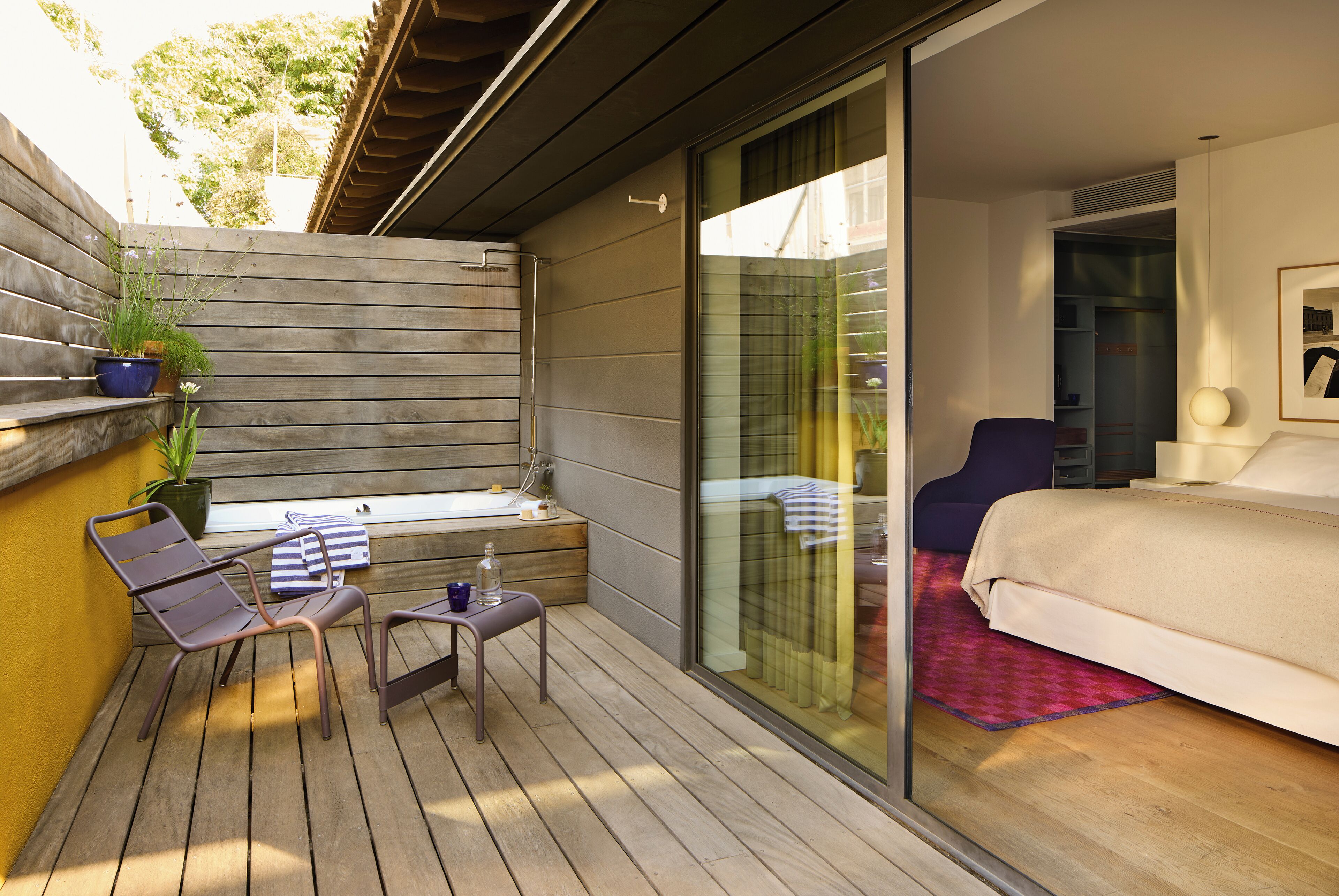 Ropa de cama de alta calidad y minibar 