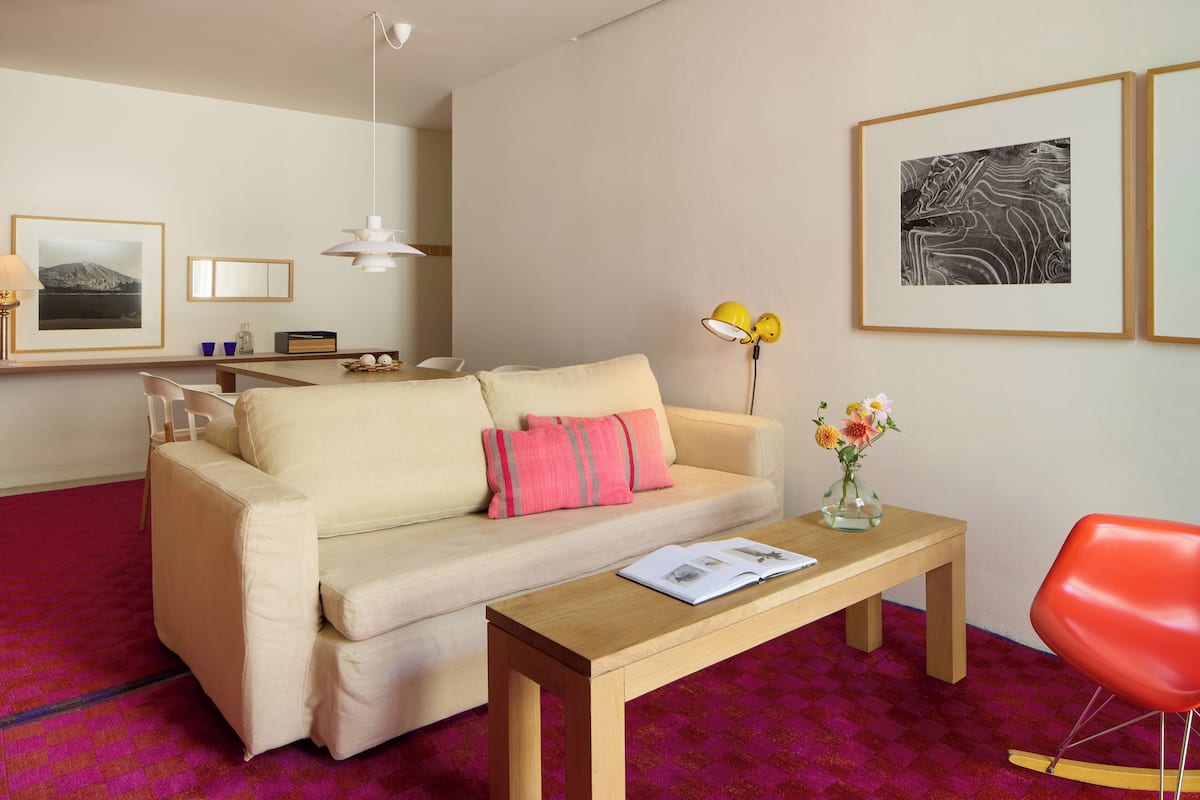 Apartment Annex Building | Living area | 40-inch flat-screen TV with satellite channels, TV
