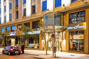 A hotel facade with signage for 'Abba Madrid' and 'Abba Hotels'. - Abba Madrid Hotel (Madrid)